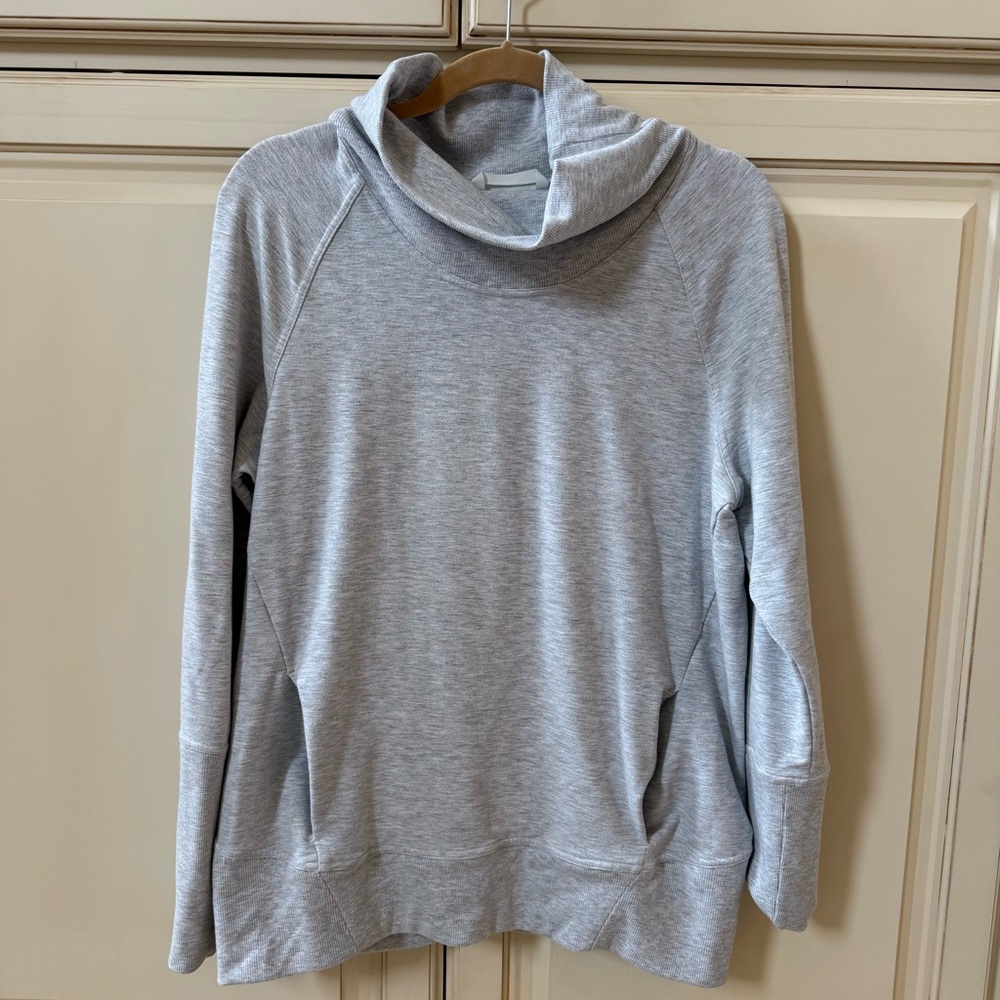 Lululemon turtleneck sweatshirt